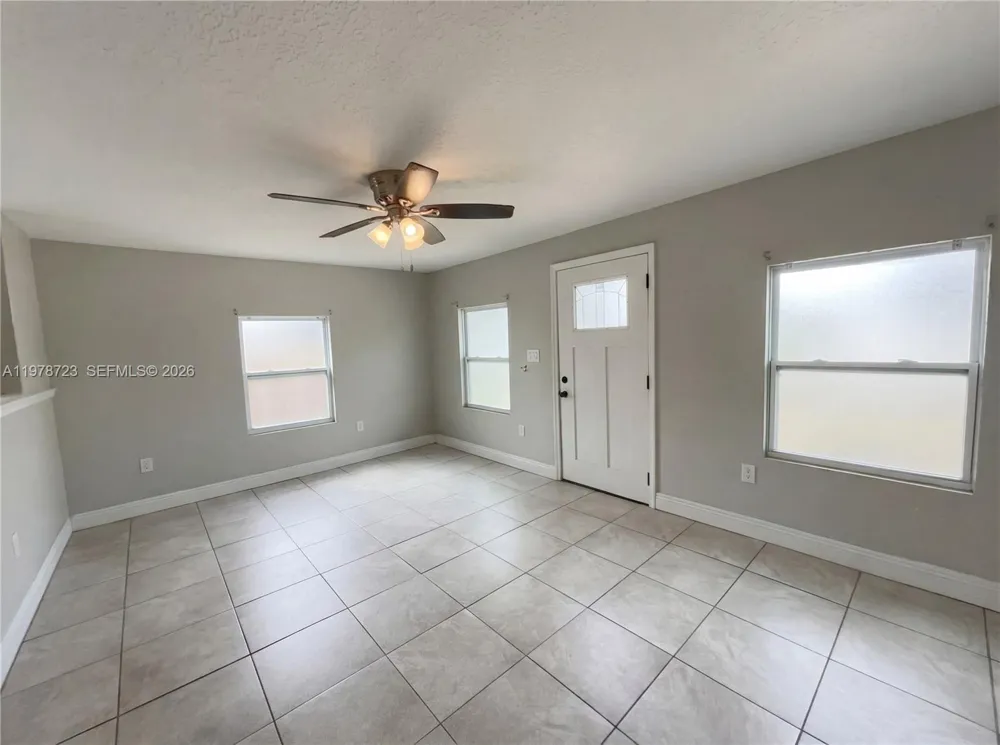 244 S Rhodes Mount Dora, FL 32757
