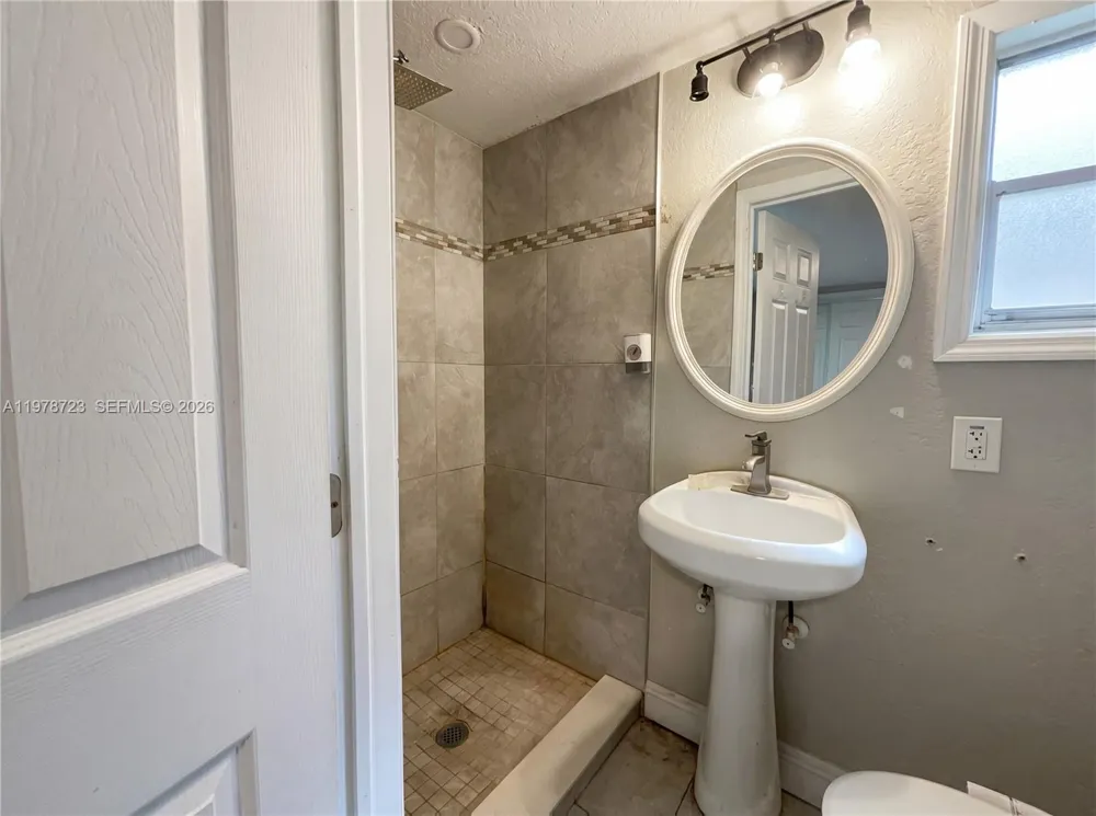 244 S Rhodes Mount Dora, FL 32757
