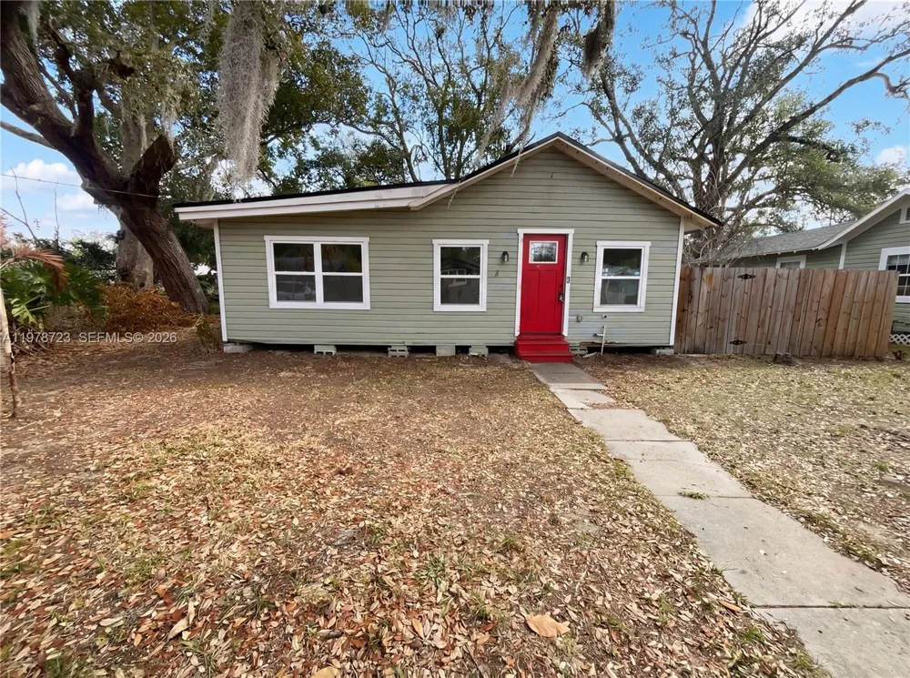244 S Rhodes Mount Dora, FL 32757