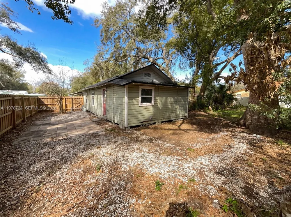 244 S Rhodes Mount Dora, FL 32757