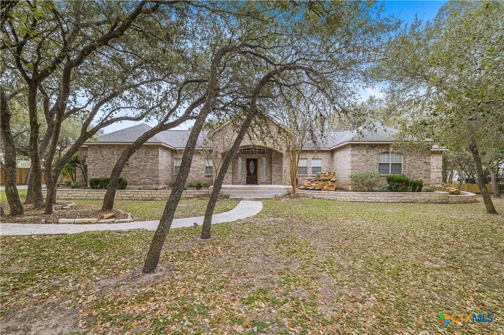 233 Post Oak Bend Inez, TX 77968