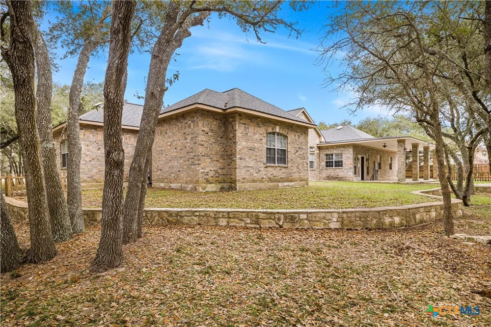 233 Post Oak Bend Inez, TX 77968
