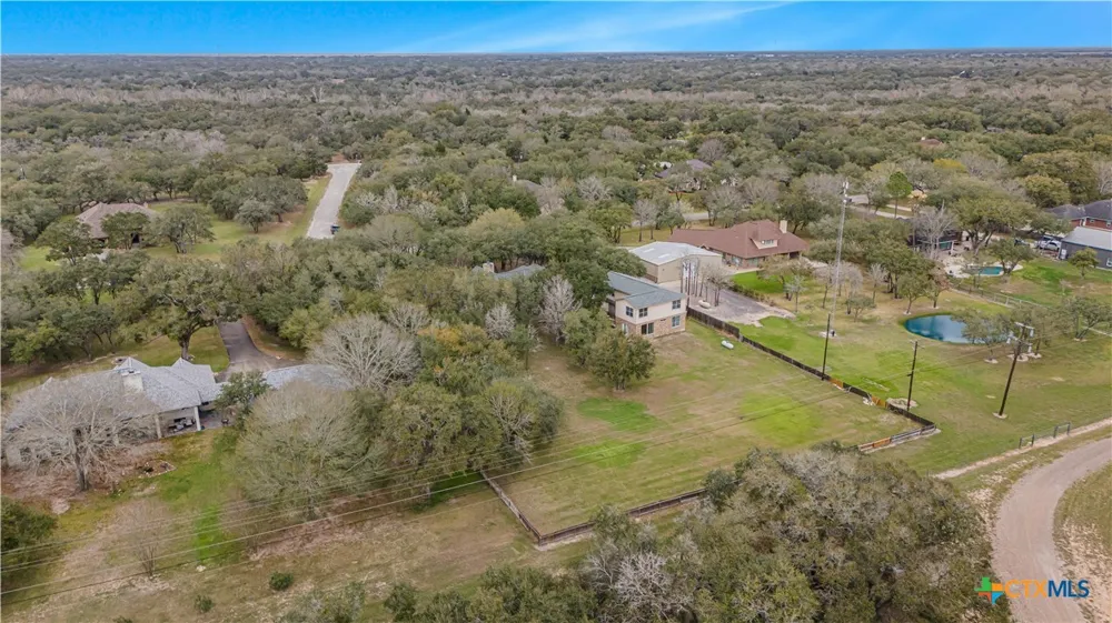 233 Post Oak Bend Inez, TX 77968