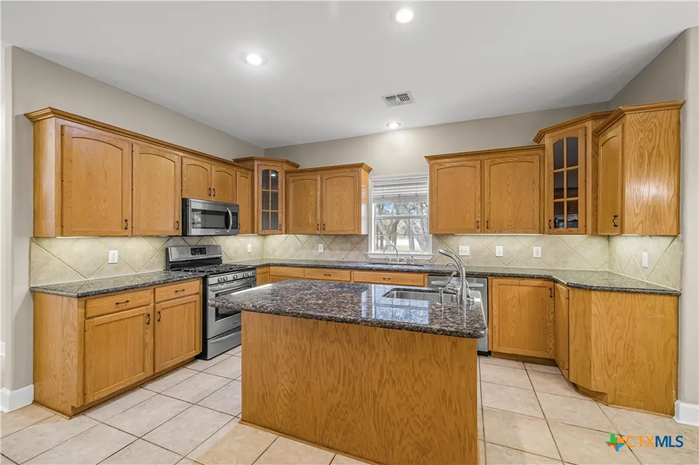 233 Post Oak Bend Inez, TX 77968