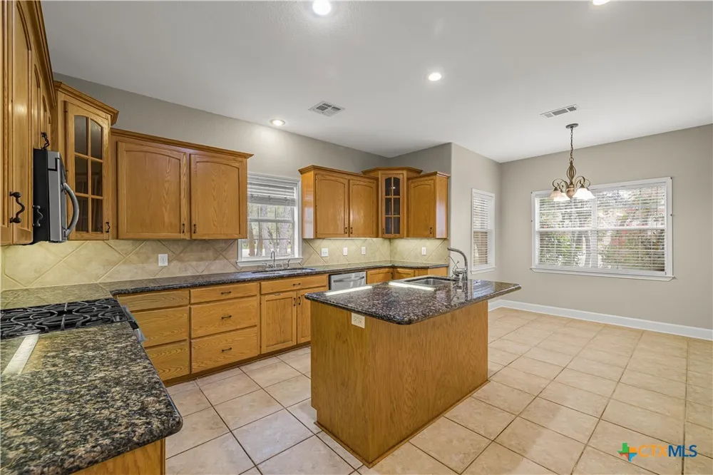 233 Post Oak Bend Inez, TX 77968
