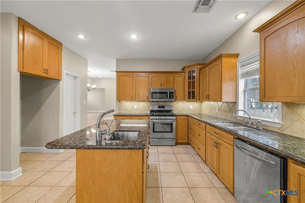 233 Post Oak Bend Inez, TX 77968