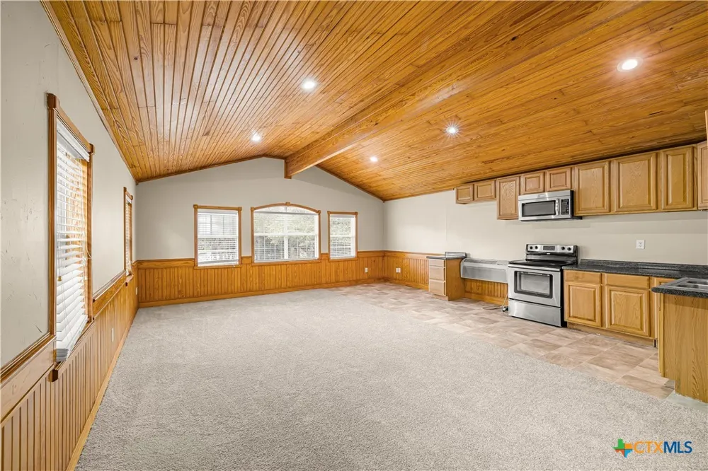 233 Post Oak Bend Inez, TX 77968