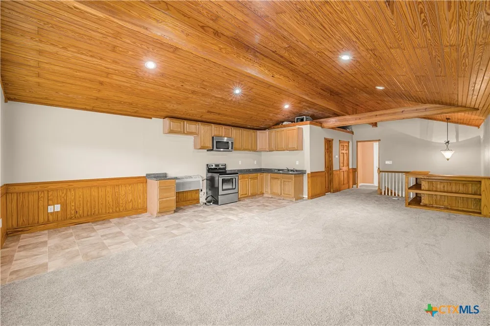 233 Post Oak Bend Inez, TX 77968