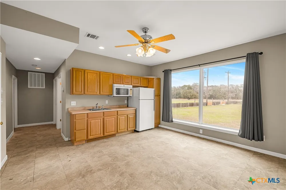 233 Post Oak Bend Inez, TX 77968