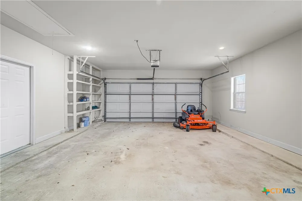 233 Post Oak Bend Inez, TX 77968