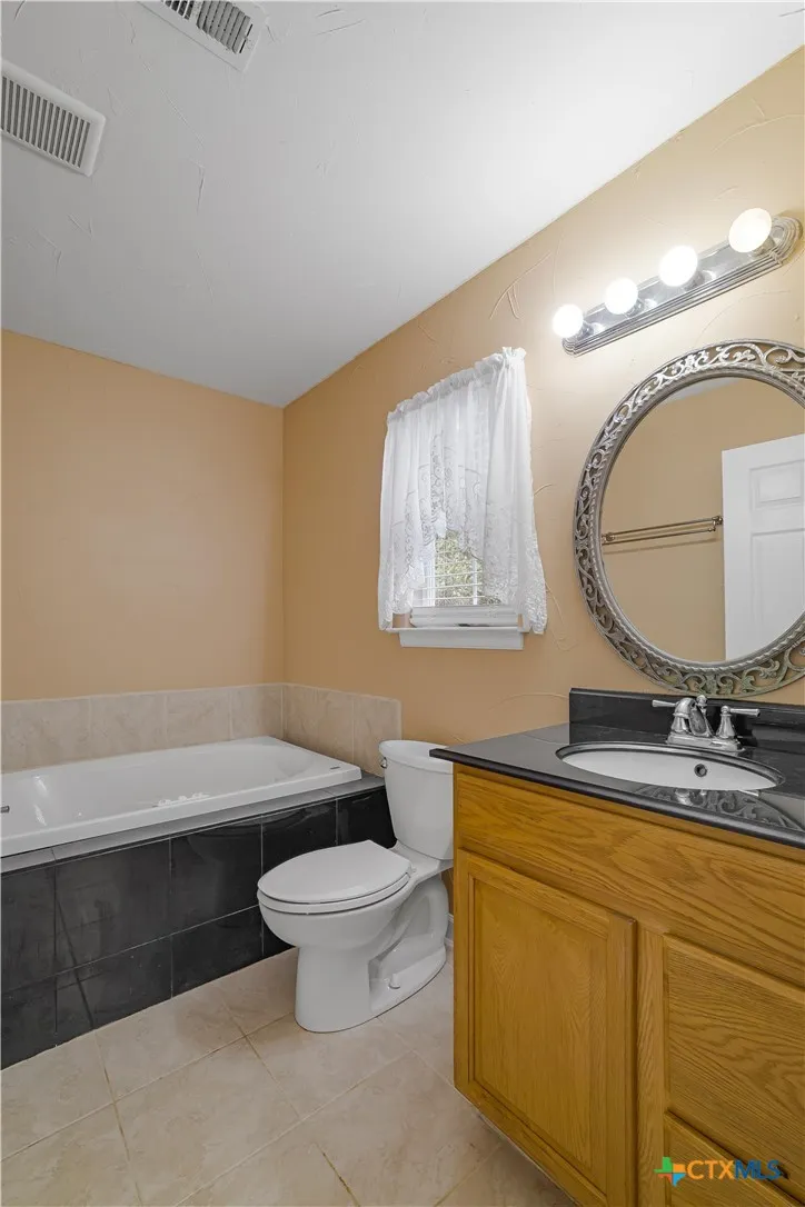 233 Post Oak Bend Inez, TX 77968