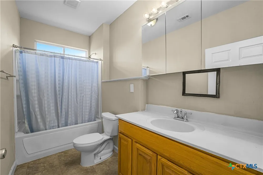 233 Post Oak Bend Inez, TX 77968