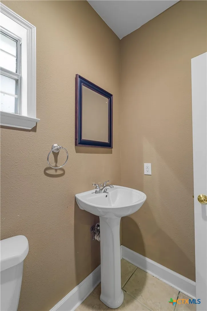 233 Post Oak Bend Inez, TX 77968