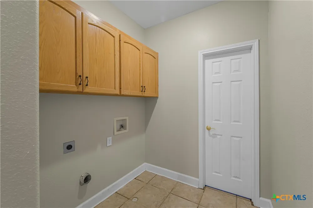 233 Post Oak Bend Inez, TX 77968