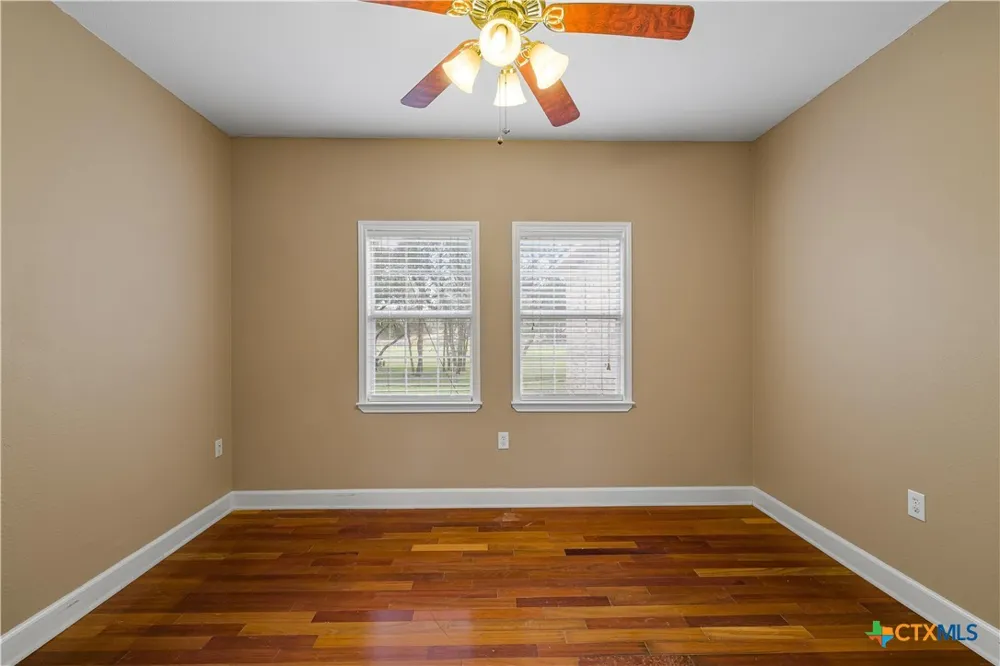 233 Post Oak Bend Inez, TX 77968