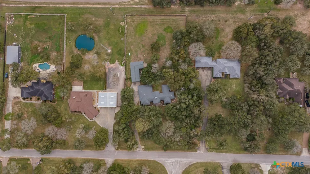 233 Post Oak Bend Inez, TX 77968