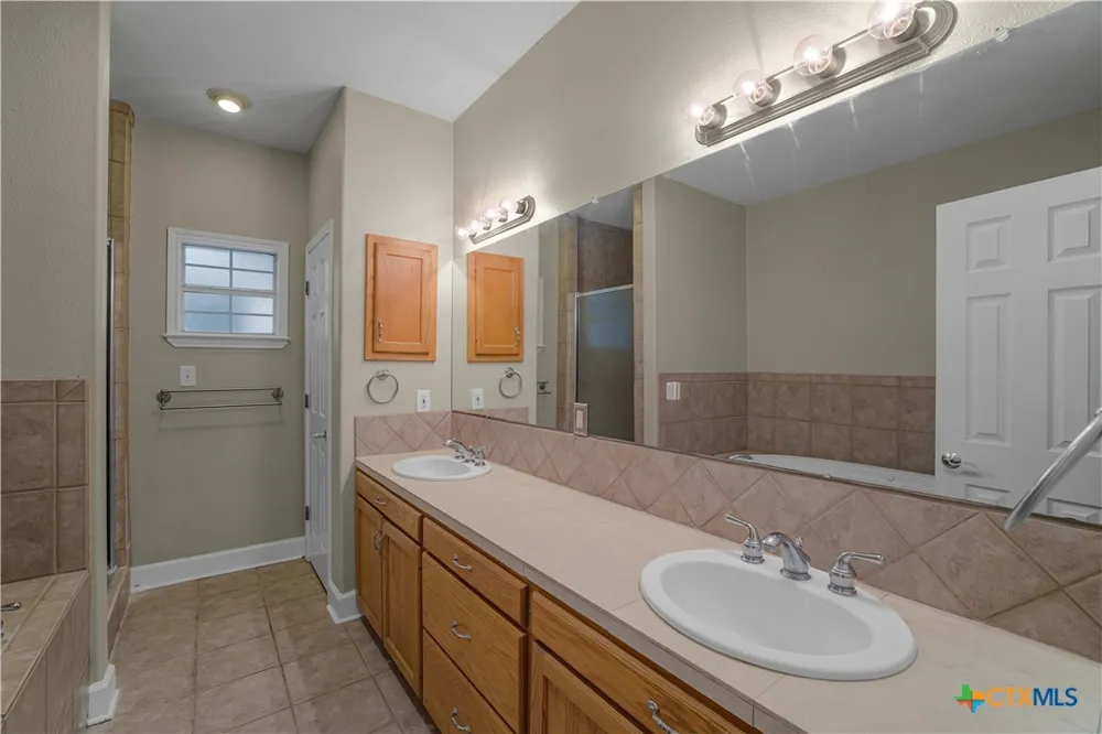 233 Post Oak Bend Inez, TX 77968