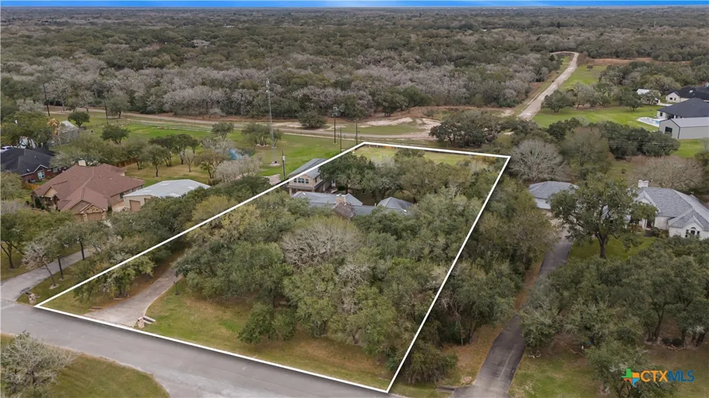 233 Post Oak Bend Inez, TX 77968