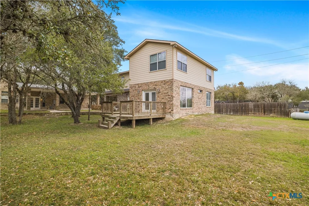 233 Post Oak Bend Inez, TX 77968