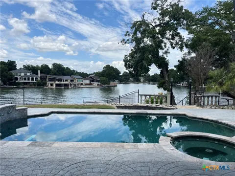 850 Lakeview Trail