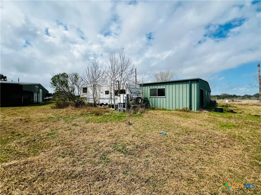 607 Quail Meadow Road Seadrift, TX 77983