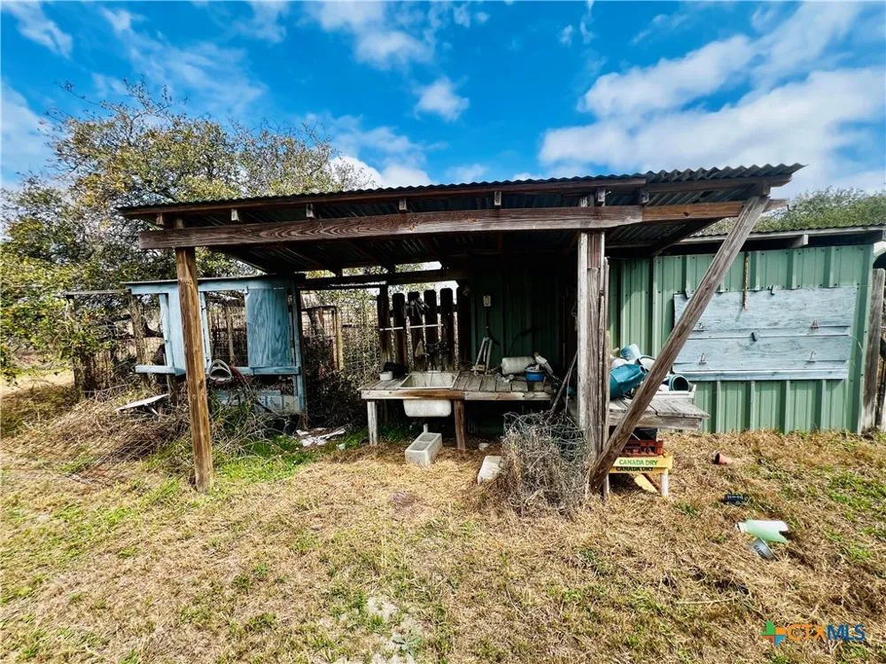 607 Quail Meadow Road Seadrift, TX 77983