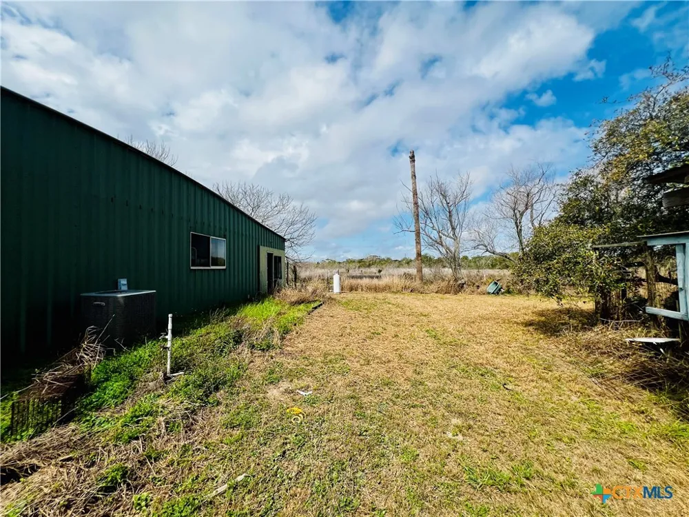 607 Quail Meadow Road Seadrift, TX 77983