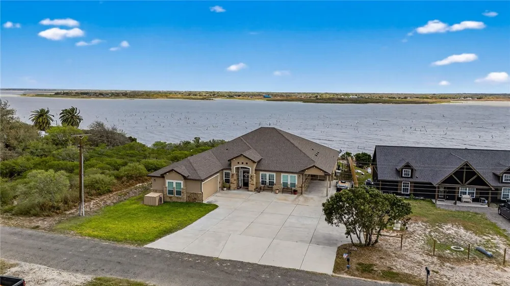 561 Carmel Drive Sandia, TX 78383