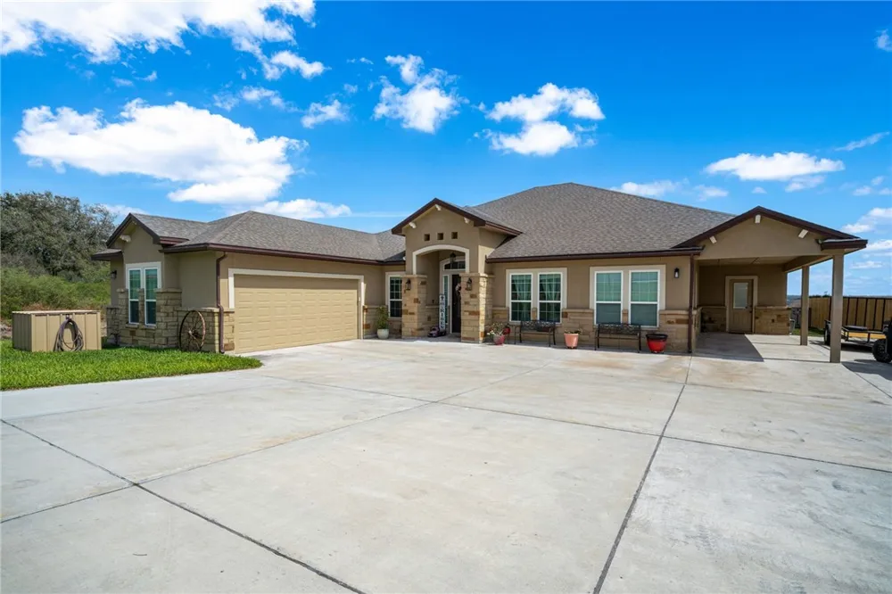 561 Carmel Drive Sandia, TX 78383