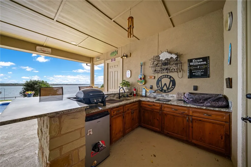 561 Carmel Drive Sandia, TX 78383