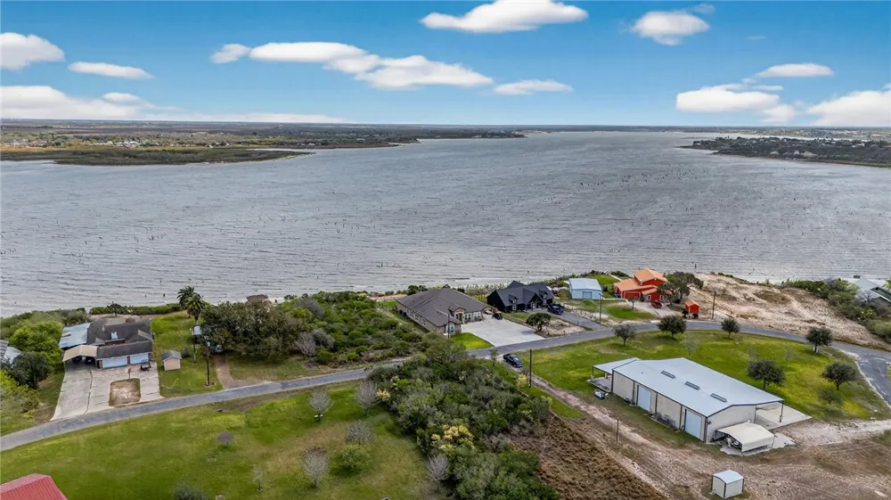 561 Carmel Drive Sandia, TX 78383
