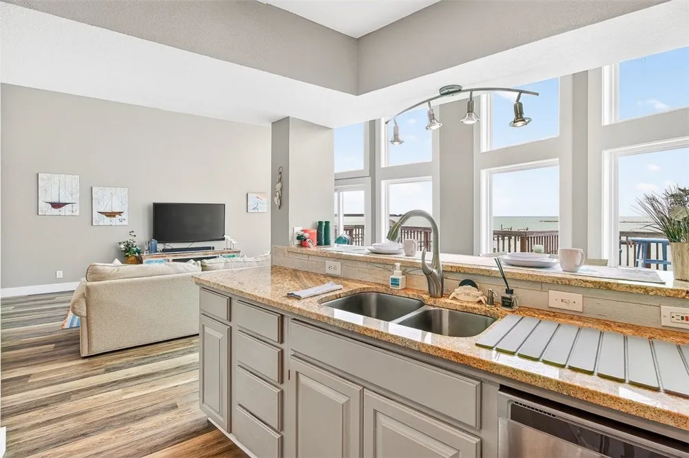 1012 Bayshore Ingleside on the Bay, TX 78362