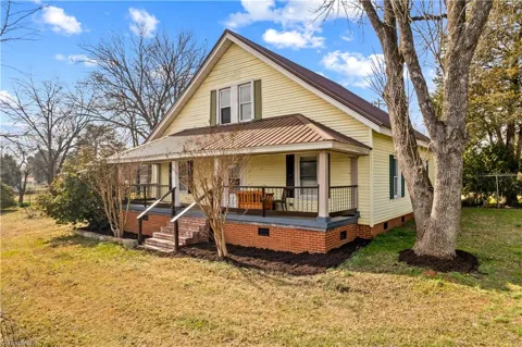 1022 Railroad Avenue