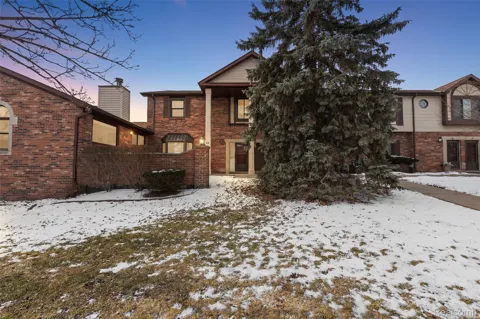 2322 London Bridge Drive #60