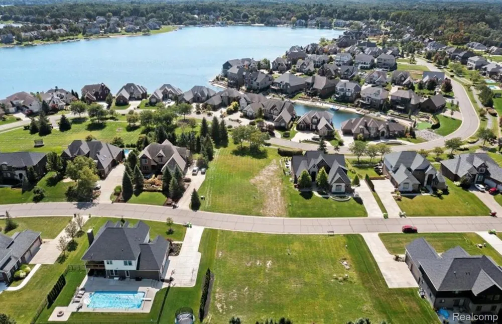 10539 Stoney Point Drive Green Oak Township, MI 48178