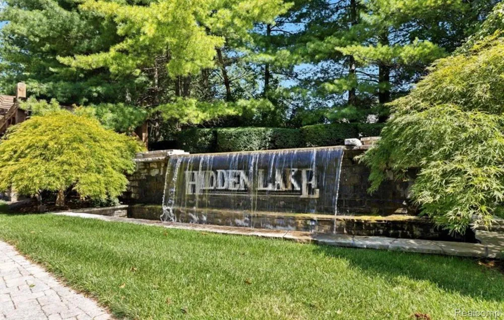10539 Stoney Point Drive Green Oak Township, MI 48178