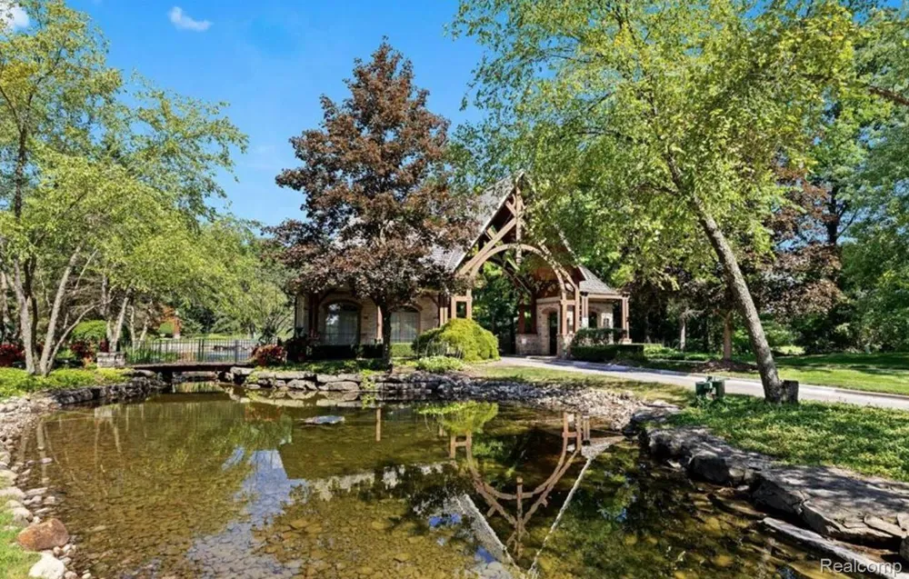 10539 Stoney Point Drive Green Oak Township, MI 48178