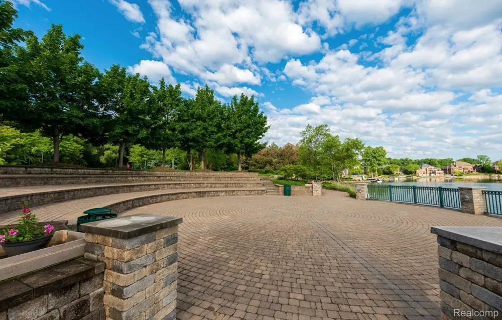 10539 Stoney Point Drive Green Oak Township, MI 48178