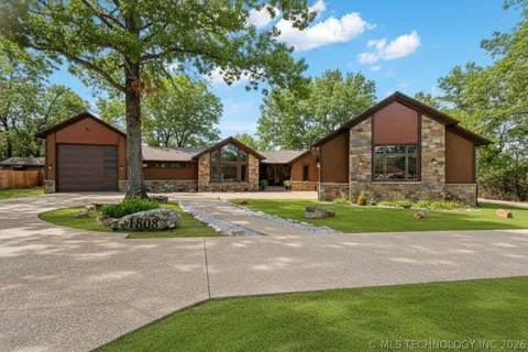 1808 Queens Way