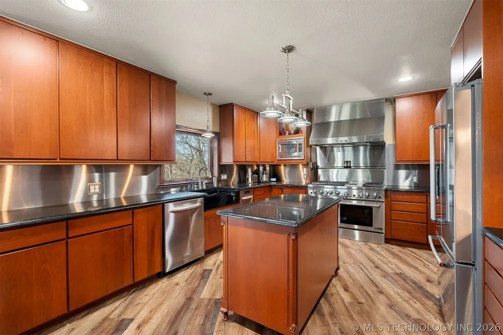 1808 Queens Way Fort Smith, AR 72908