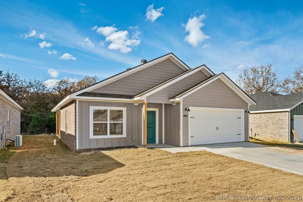 880 Snyder Springs Loop Watts, OK 74964