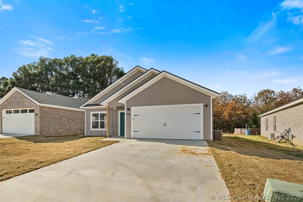 880 Snyder Springs Loop Watts, OK 74964