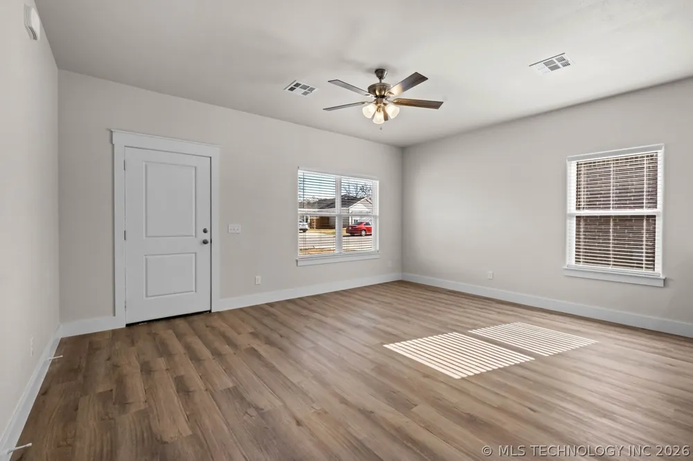880 Snyder Springs Loop Watts, OK 74964