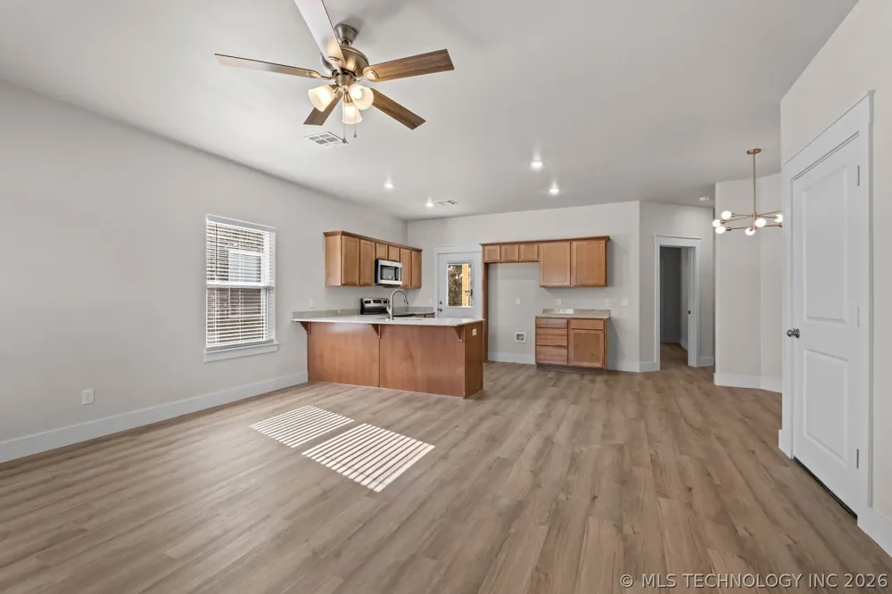 880 Snyder Springs Loop Watts, OK 74964