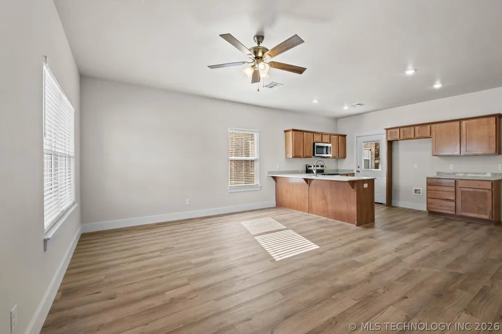 880 Snyder Springs Loop Watts, OK 74964