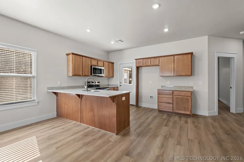 880 Snyder Springs Loop Watts, OK 74964