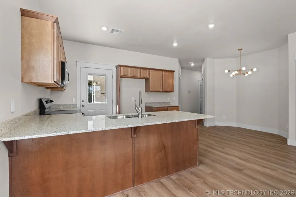 880 Snyder Springs Loop Watts, OK 74964