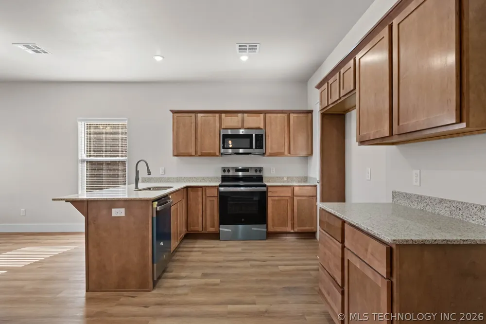 880 Snyder Springs Loop Watts, OK 74964
