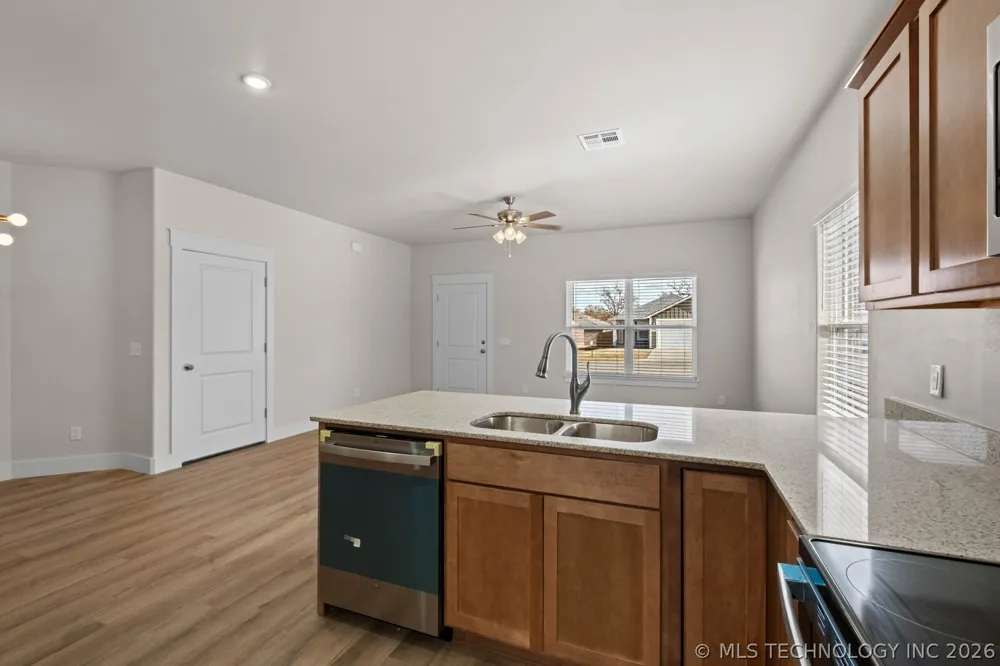 880 Snyder Springs Loop Watts, OK 74964