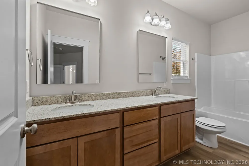 880 Snyder Springs Loop Watts, OK 74964